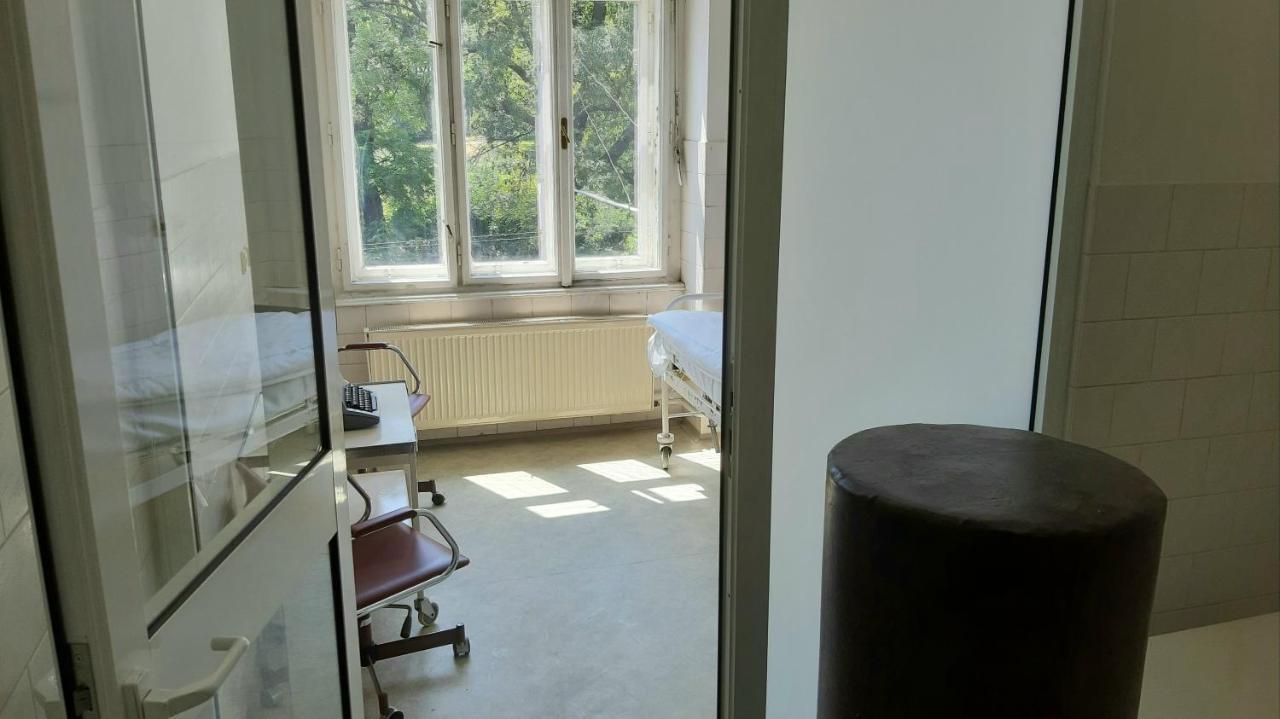 Хостел Franz Kafka Spital Брно Экстерьер фото